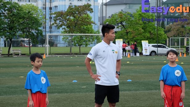 VietGoal- Rèn luyện kĩ năng bóng đá cho trẻ em